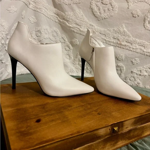 Michael Kors White Ankle Boots - Picture 2 of 4